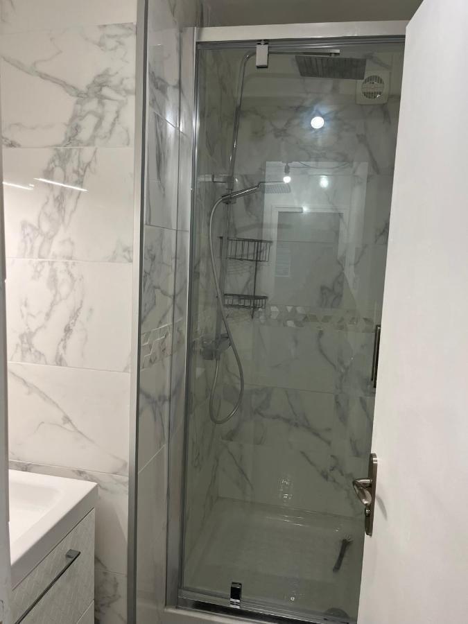 Apartment Quai De Seine // Proche Docks // Proche Des Transports // Calme Et Agreable *